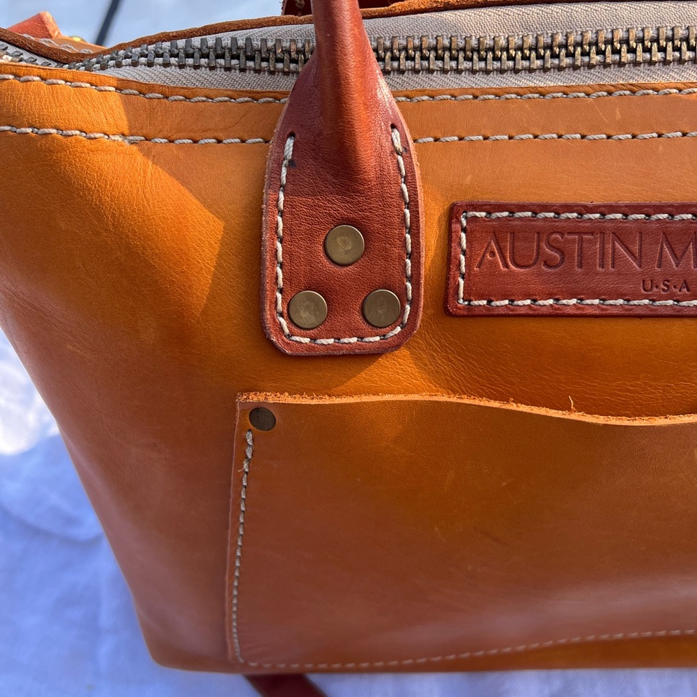 Austin Molnar USA Light Up Hollis Tote - NEW